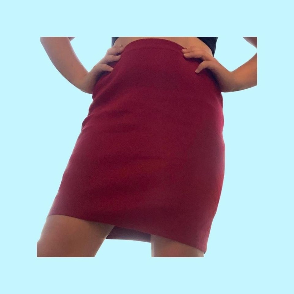 Very cute casual corner red skirt early 2000s size small